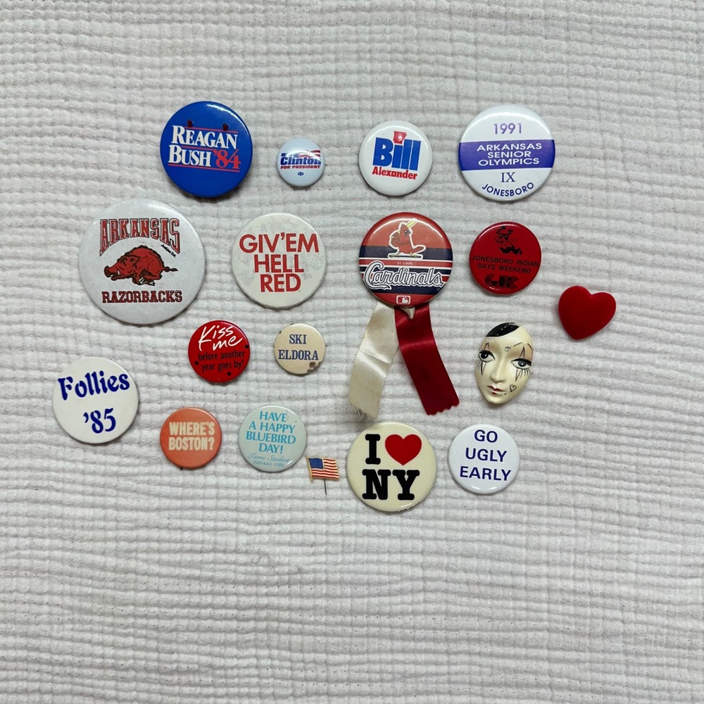 Lot of 18 VTg pin back buttons Arkansas Razorbacks Clinton Gore ASU Cardinals NY